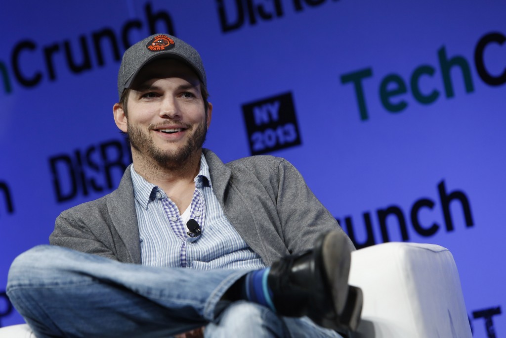 Ashton Kutcher pénzügyi ünete fiataloknak